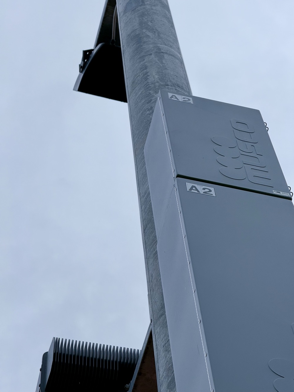 SENSATION GILDED TRICAMERAL