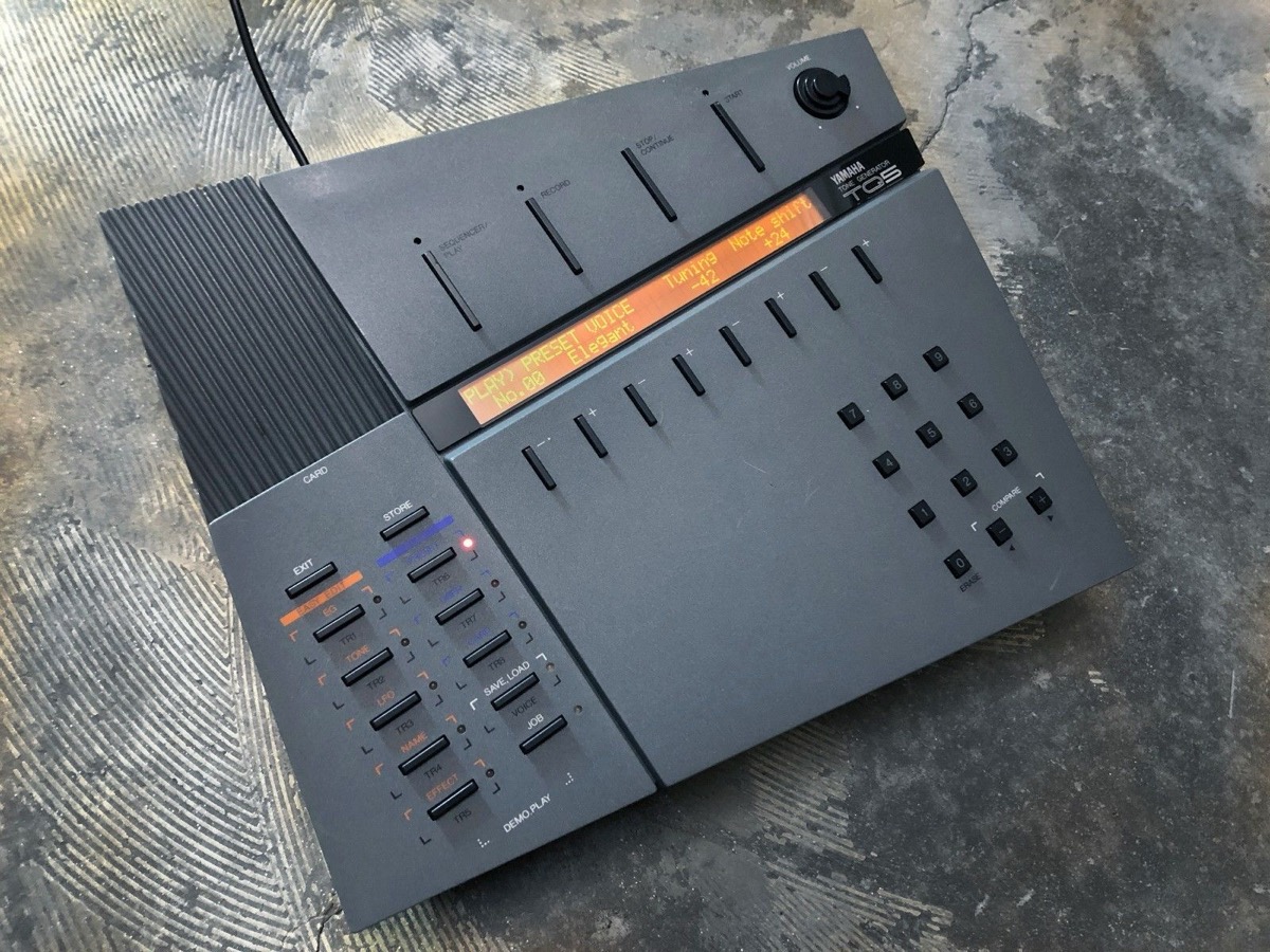 FLIRTY BAGUETTE DARE